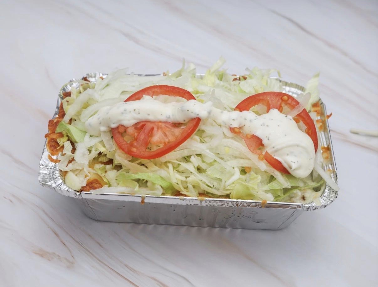 Kapsalon met frietjes, sla en sauzen