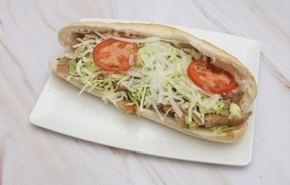 Pita met vlees, tomaat en groenten